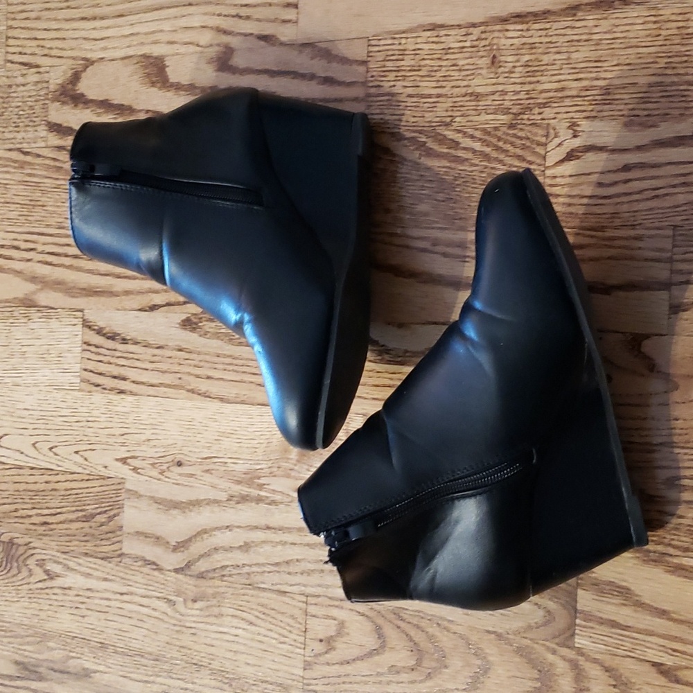 (6) Ardene Wedge Ankle Booties Classic Casual Minimalist Comfort Foam Fancy - Picture 6 of 11